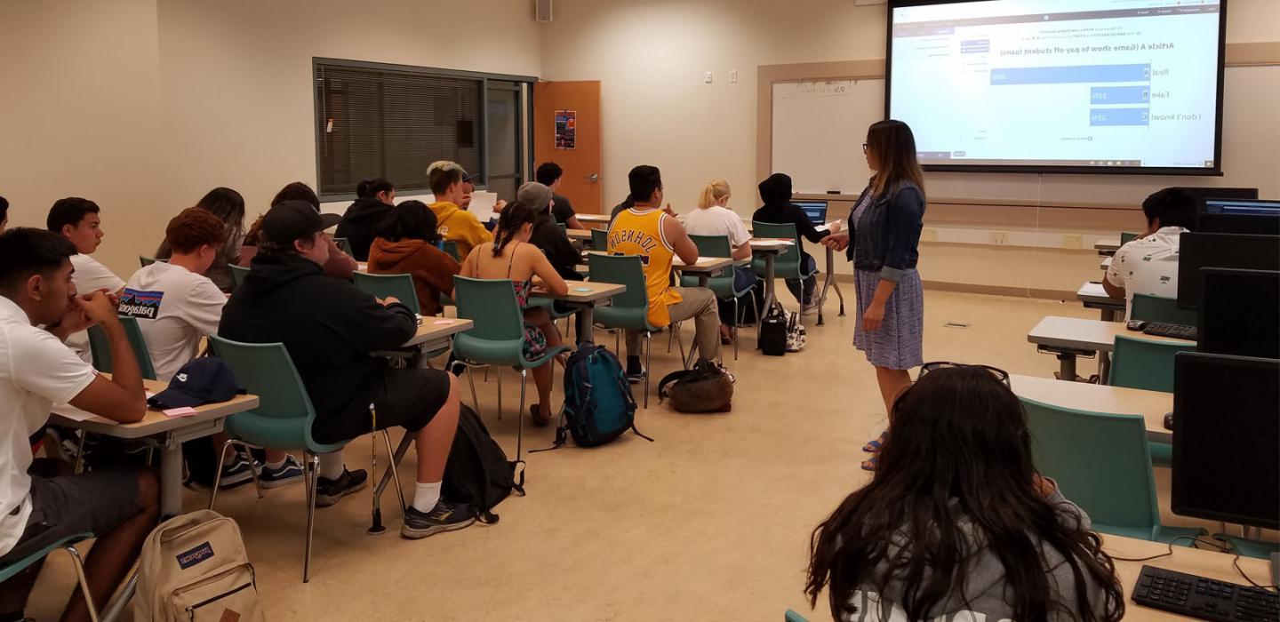 Library instruction in library classroom